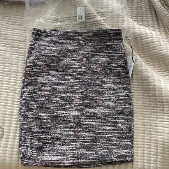 NEVER WORN Express pencil skirt!! - Picture 1 of 3